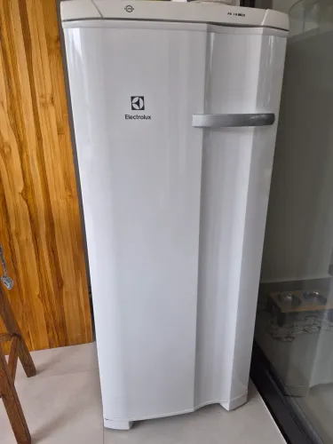 Freezer Eletrolux FE 18