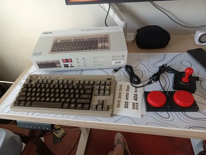 Teclado Gamer retro Premium de altíssima qualidade 8bitdo C64