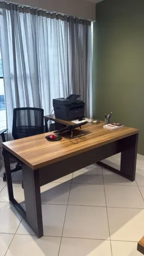Vendo 2 mesas de trabalho