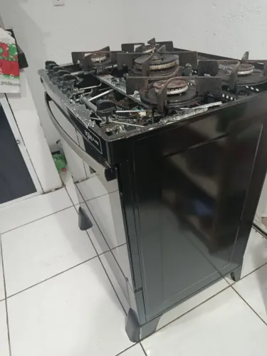 Fogão com bandeja quebrada