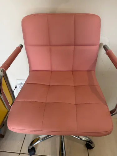 Cadeira de Escritório Rosa com Rodinhas - Excelente estado