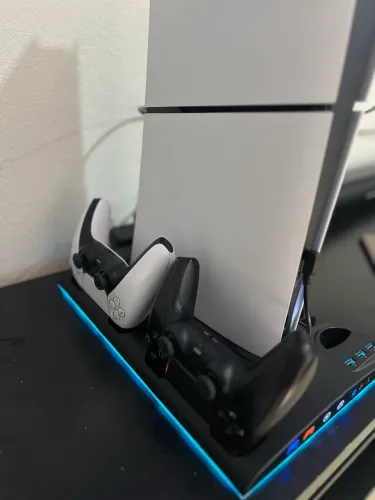 PS5 Slim Digital 825Gb + 2 controles + Jogos