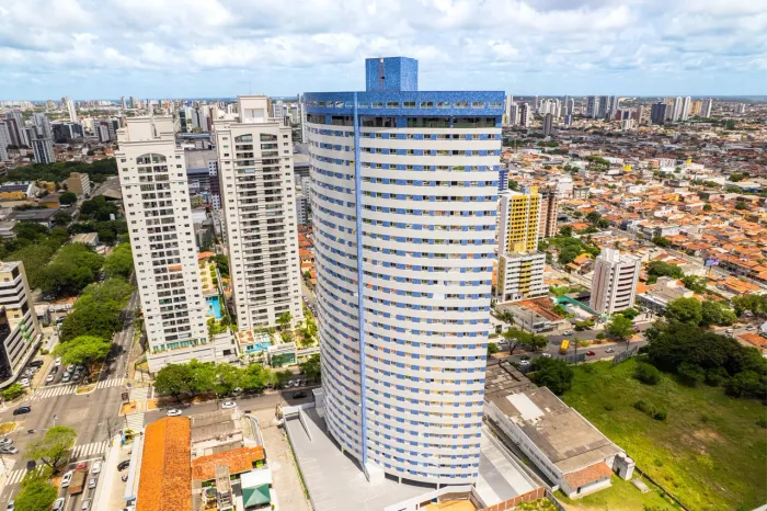 Alugo apartamento NOVO no edifício Cosmopolitan,bairro Tirol, 17º andar, 2/4 e 2 banheiros