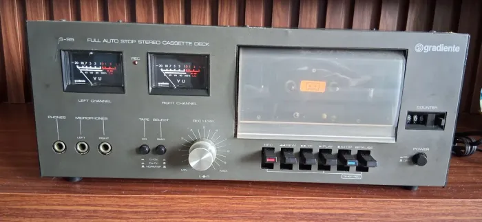 VENDO TAPE DECK GRADIENTE S-95 EM EXCELENTE ESTADO.