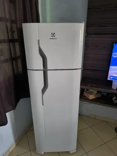 Geladeira duplex Electrolux 220V. Impecável