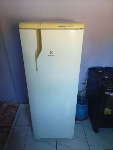 Geladeria Electrolux branca entrego
