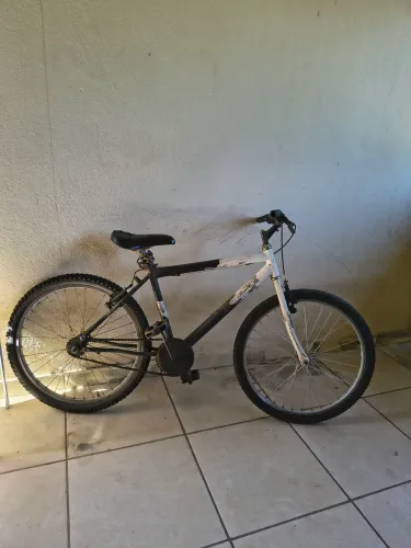 Bicicleta Aro 24 bem conservada