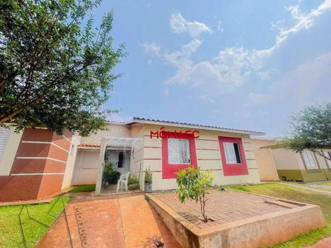 Excelente casa no Condomínio Morada das Flores com 3 quartos e dois banheiros