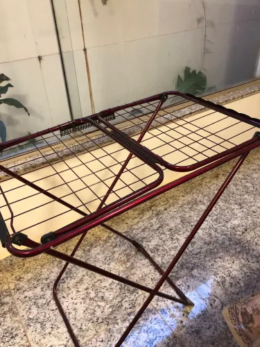 Varal de roupa dobrável em excelente estado - muito resistente