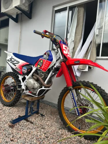 Vendo xr290cc motor cbtwister injetada diferenciada