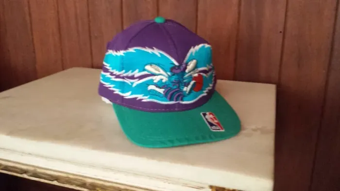 Boné N B A Charlotte Hornets 1997 Bordado c/ Avaria na costura