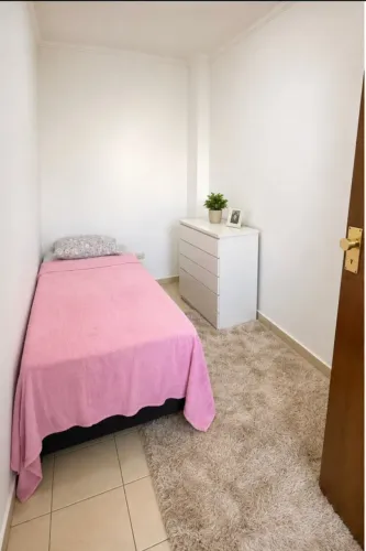 Quarto individual feminino no Boqueirão Santos