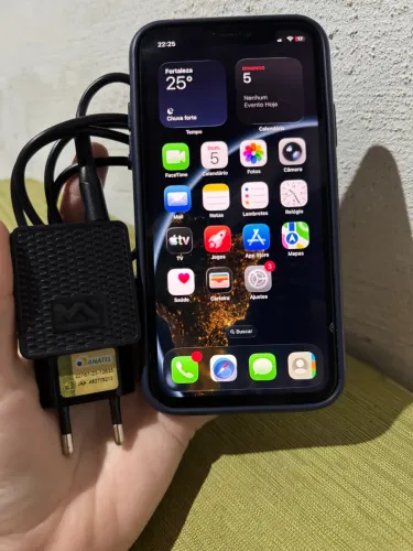 iPhone 11 branco 64gb por R$850