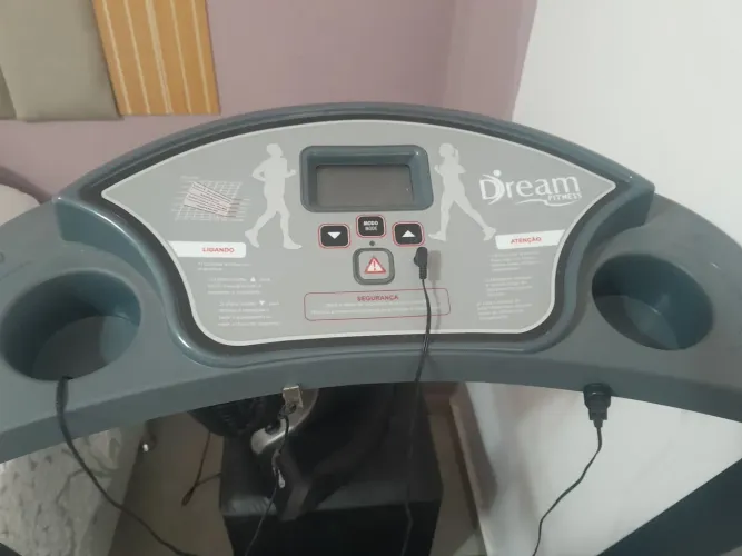 Vendo esteira ergometrica valor 800 reais