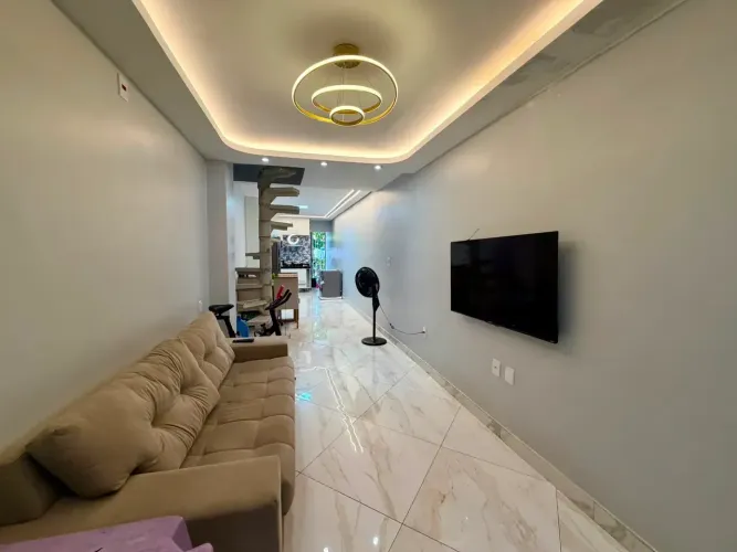 Alugo - Casa com 2 suítes - Mobiliada - bairro Condor - Belém - PA