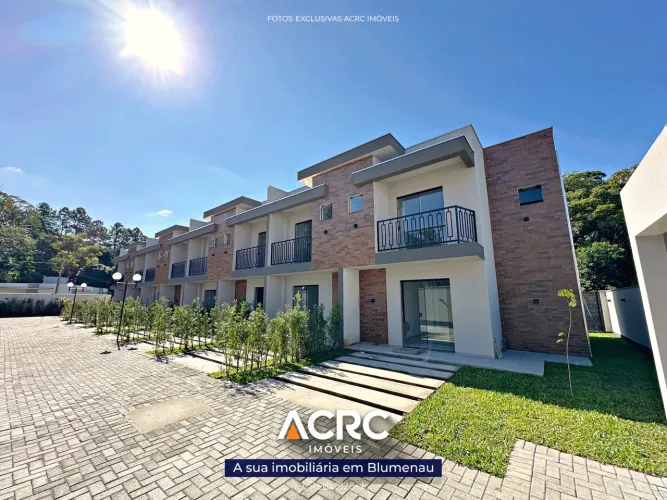 ACRC Imóveis - Sobrados geminados para Venda no Bairro Itoupava Central