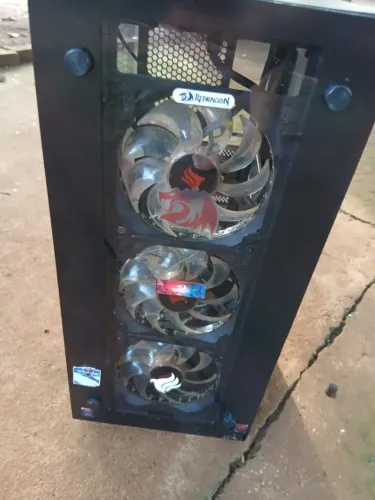 Gabinete de vidro gamer mid tower para placas mãe atx e mini atx Com 3 Fans (NAO ENTREGO)