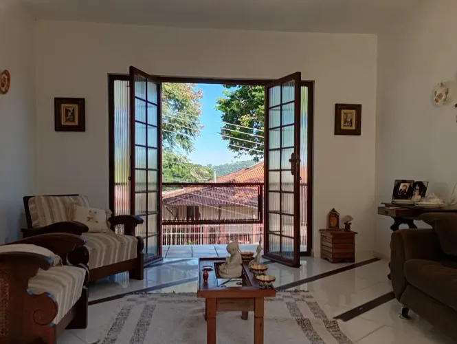 Casa para venda possui 285 metros quadrados com 3 quartos em Centro - Caxambu - Minas Gera