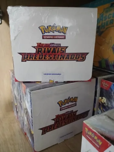2 (duas) booster box Pokémon Rivais Predestinados.