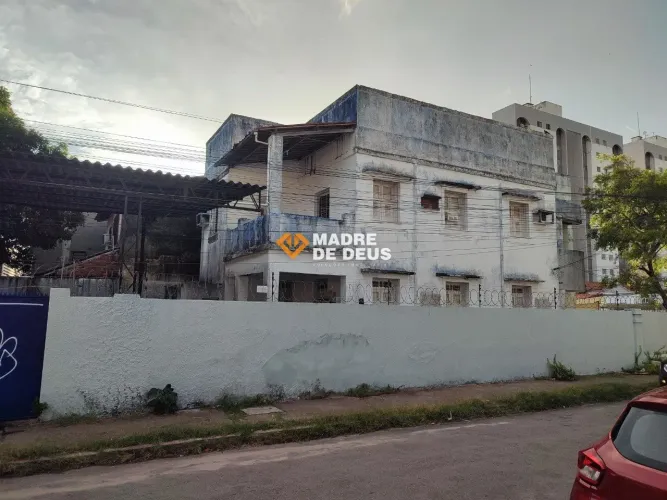 Casa versátil, com possibilidade de uso comercial ou residencial , localizada na movimenta