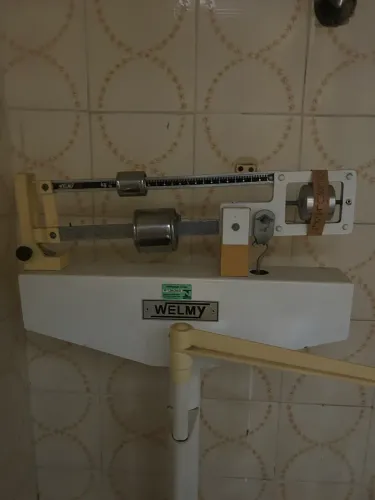 Balança Antropométrica + Suporte Soro Inox  Welmy Profissional 