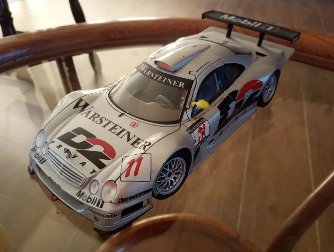 Mercedes DTM 1:18, metálico Maisto.