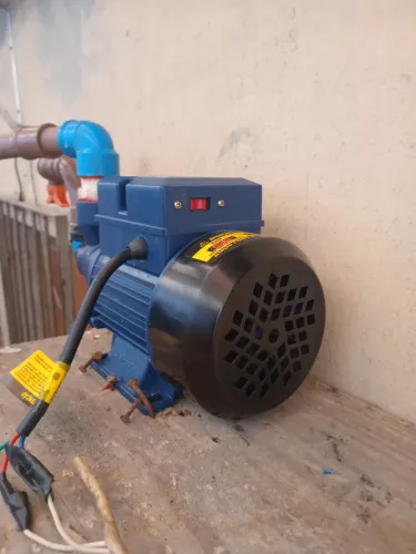 Vende-se essa bomba de água por 250 número de telefone *