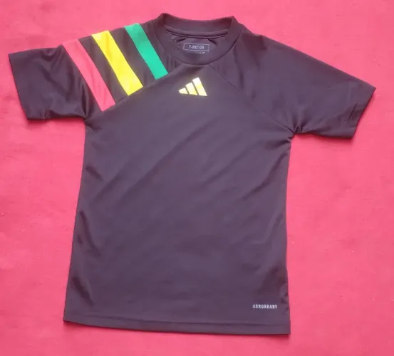 Camisa da Adidas Original infantil Tam 7/8 Anos