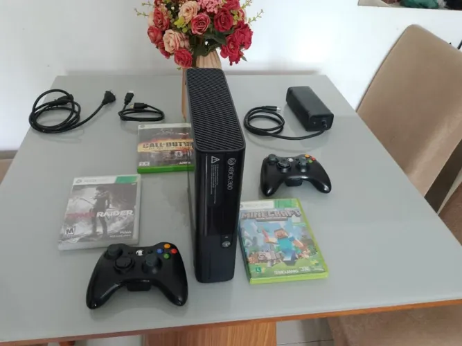 XBOX 360 Lacrado de Fábrica + de 50 jogos Leia o anúncio