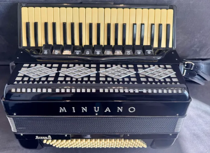 Acordeon Minuano120 baixos4ª/5ªde voz, oitavado