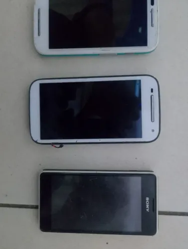 Celular pra reaproveitar peças não sei o defeito..