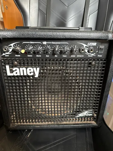 Amplificador Laney LX20R 20W - Reverb + Drive - Ótimo para estudo