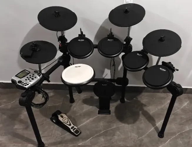 Bateria Eletrônica X-Pro C.Ibañez ED100 Pads Dual Zone, 3 Pratos com Choke Com pedal duplo