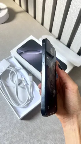 Apple iPhone 16 Pro (128 Gb) - Titânio-preto
