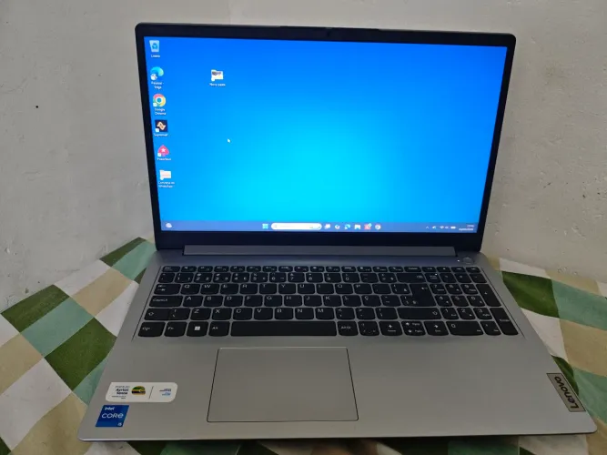 Notebook Lenovo i5 8GB 512 GB