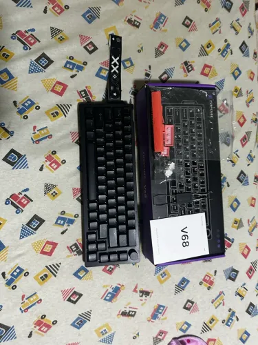 Teclado fury cube v68