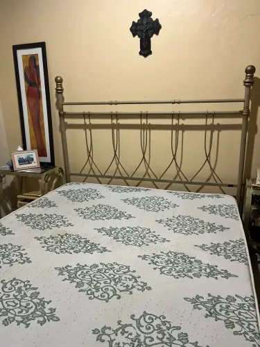 Cama e colchão queen