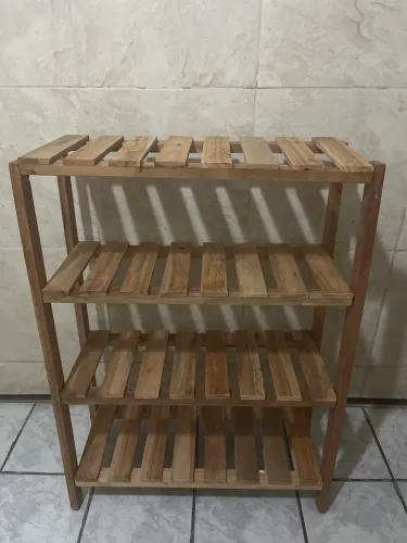 Móvel organizador para tênis, livros ou produtos de limpeza