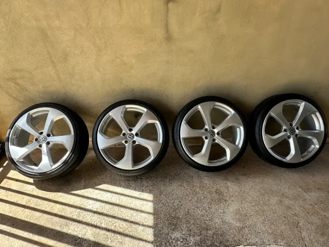 VENDO RODAS COM PNEUS MK7 BROOKLY