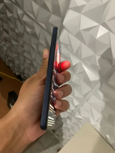 Moto g84