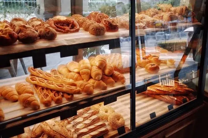 Vagas para BALCONISTA , CAIXA, COZINHEIRA e AJUDANTE DE COZINHA.