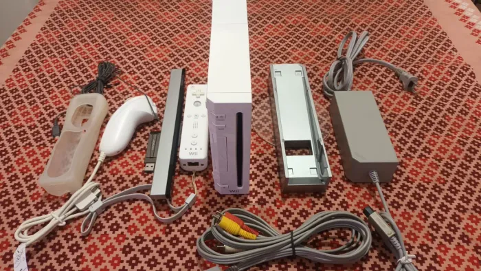 Nintendo Wii com 30 jogos nele, coletânea Nintendo e Sega, controle original, cabos