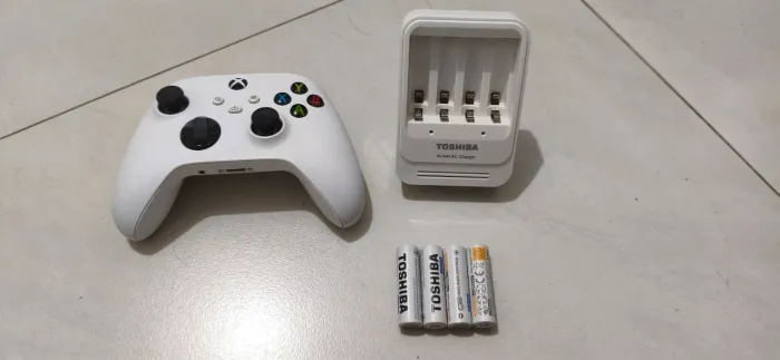 CONTROLE XBOX + PILHAS RECARREGÁVEIS PREÇO NEGOCIÁVEL
