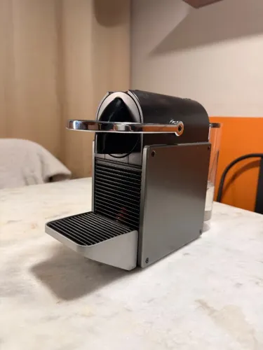 Maquina de café Nespresso Pixie Redesign Preta 220v