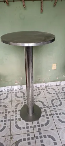 Vendo ótima mesa toda eu acho inox