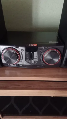 Vendo rádio LG semi novo