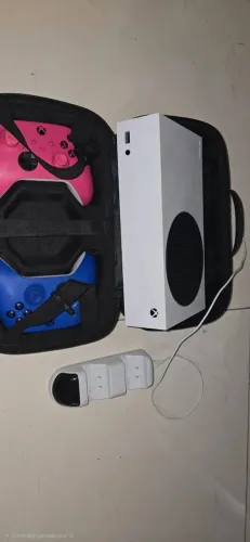 XBOX series S 512 GB + 2 controles + 2 bateria + carregador + case rigido para transporte