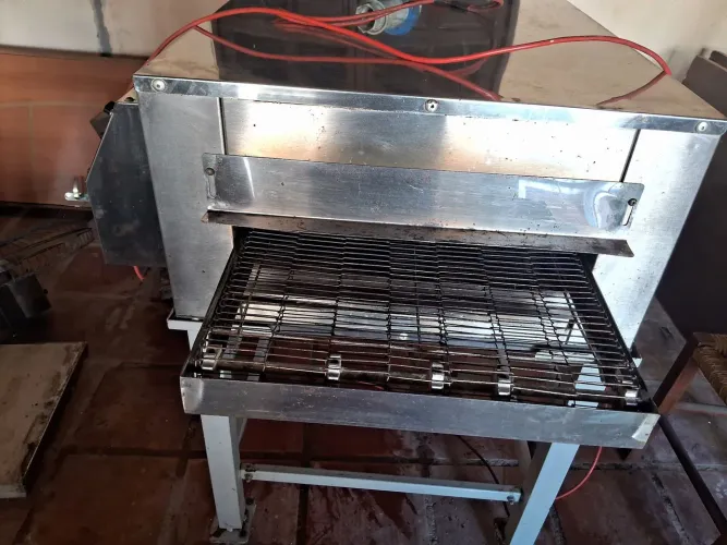 Forno de pizza esteira