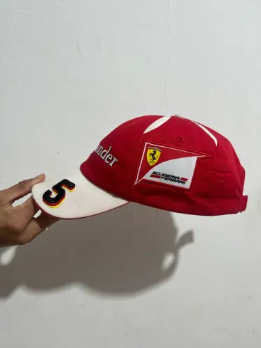 Boné Ferrari Santander original