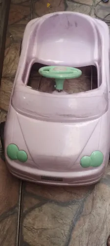 Carrinho de pedal infantil 